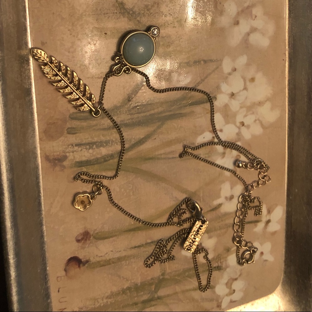 Super cute & lightweight necklace!
